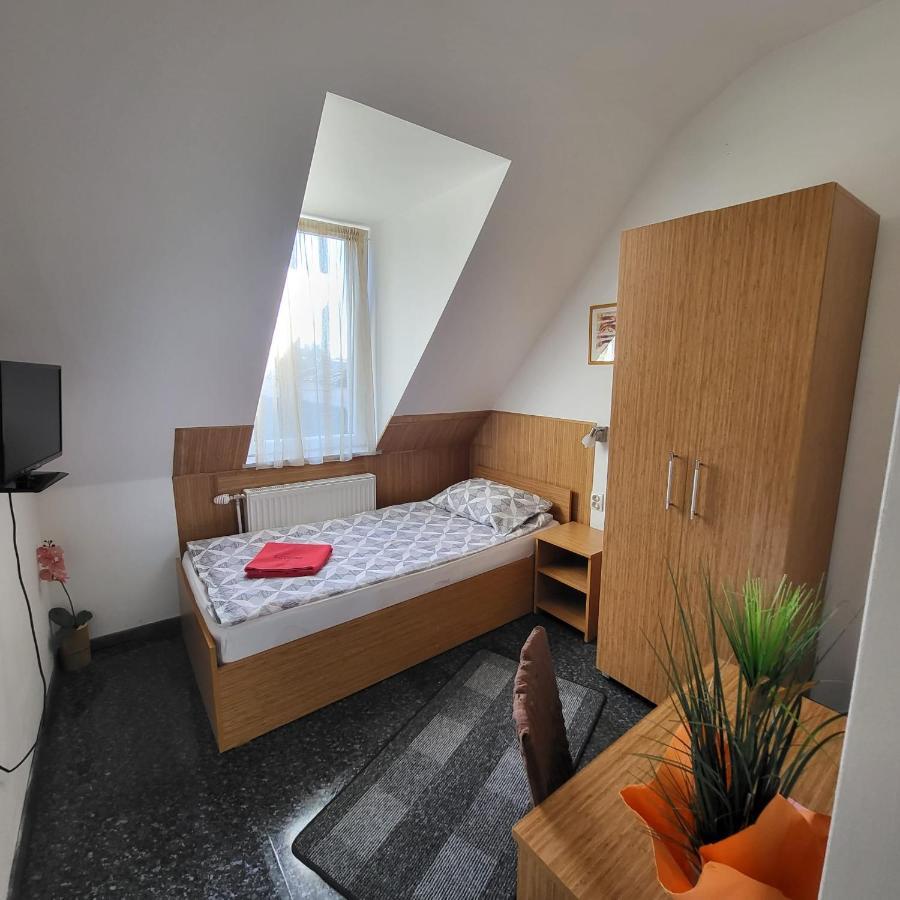 Pension Haus Baron 1 Neckarau MHG Exterior foto